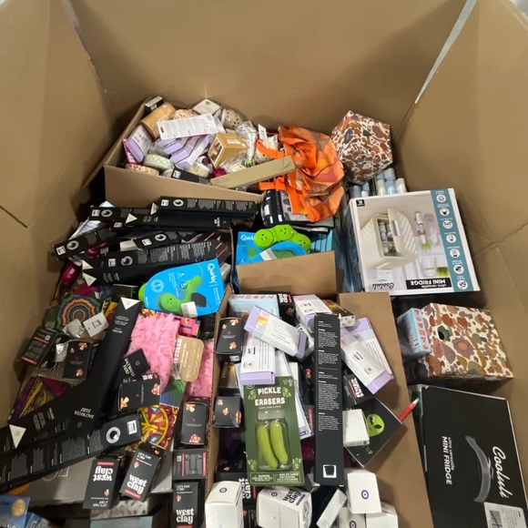 5lb NWT Assorted Beauty and Lifestyle Bundle - Picture 2 of 4